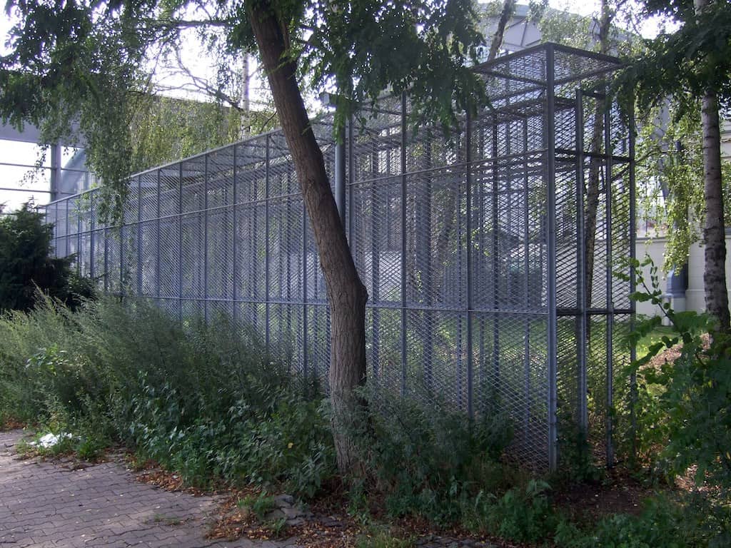 Bruce Naumann: Double Cage Piece