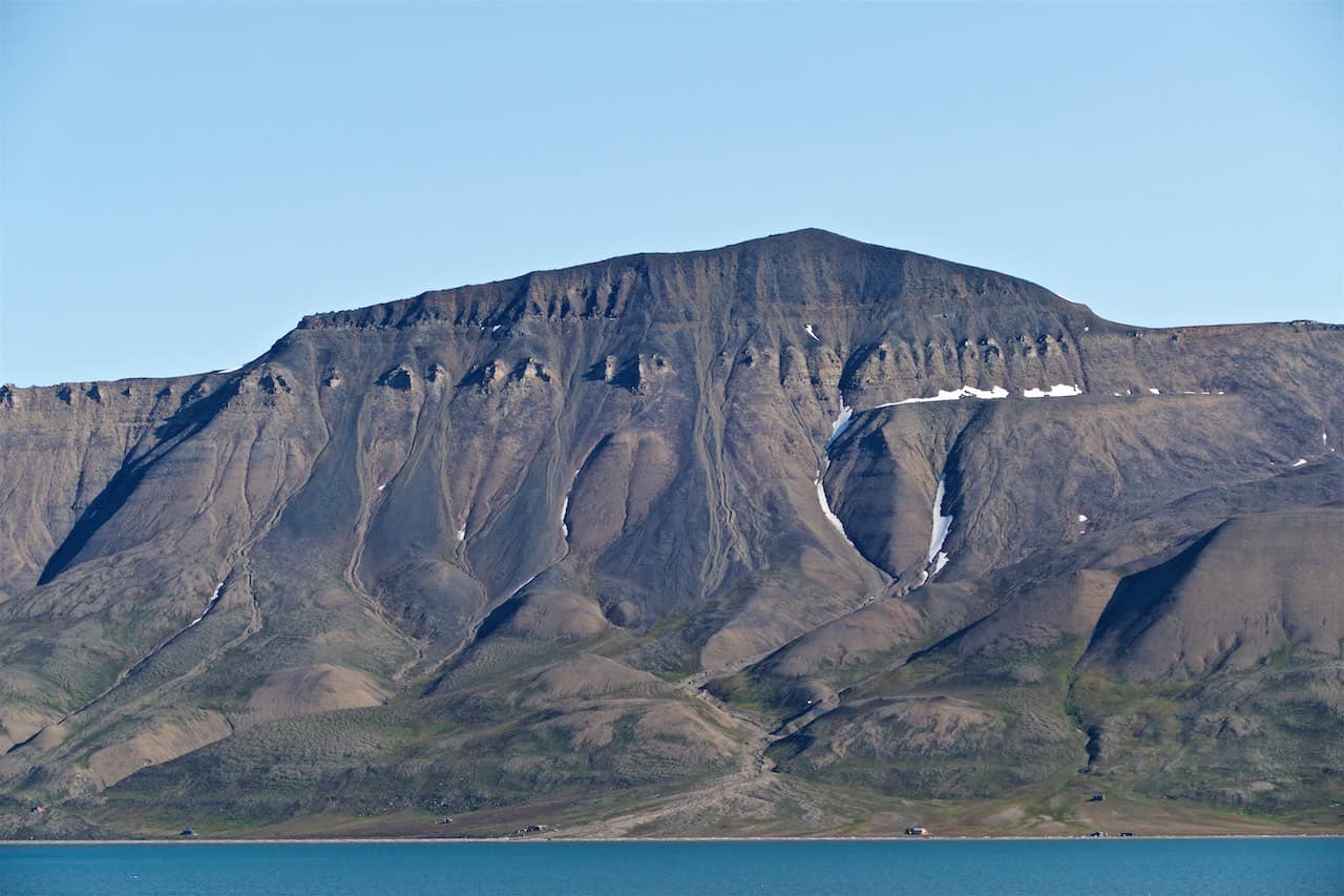 Warten aufs Auslaufen im Hafen von Longyearbyen